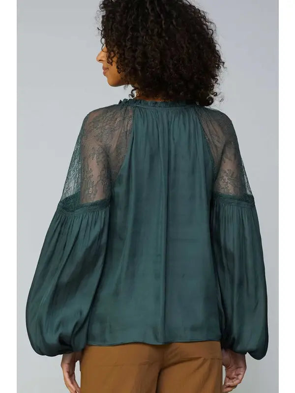 2230383 Shoulder Lace Contrast Blouse