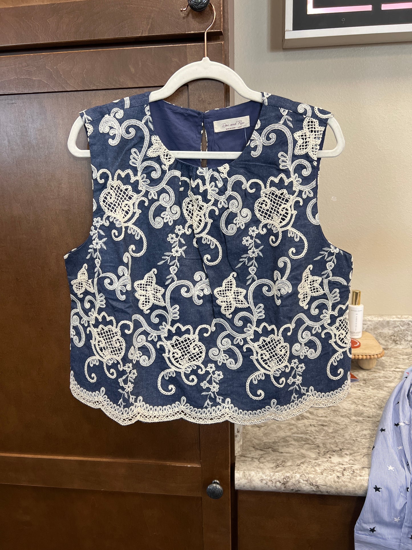 45180T Border Boxy Tank