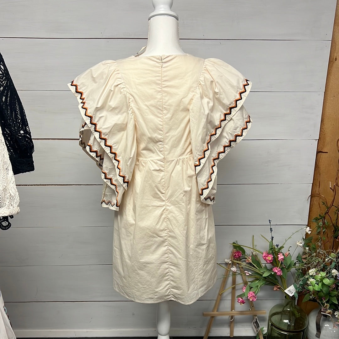 Wide slv ruffle w/contrast