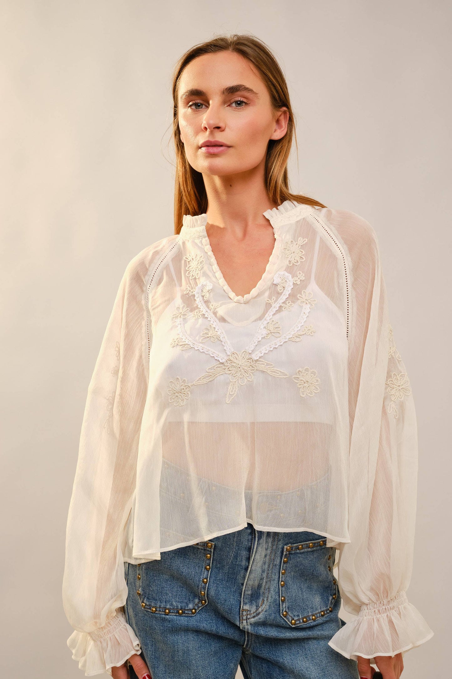 91797T Subtle Collar Embroidered Blouse