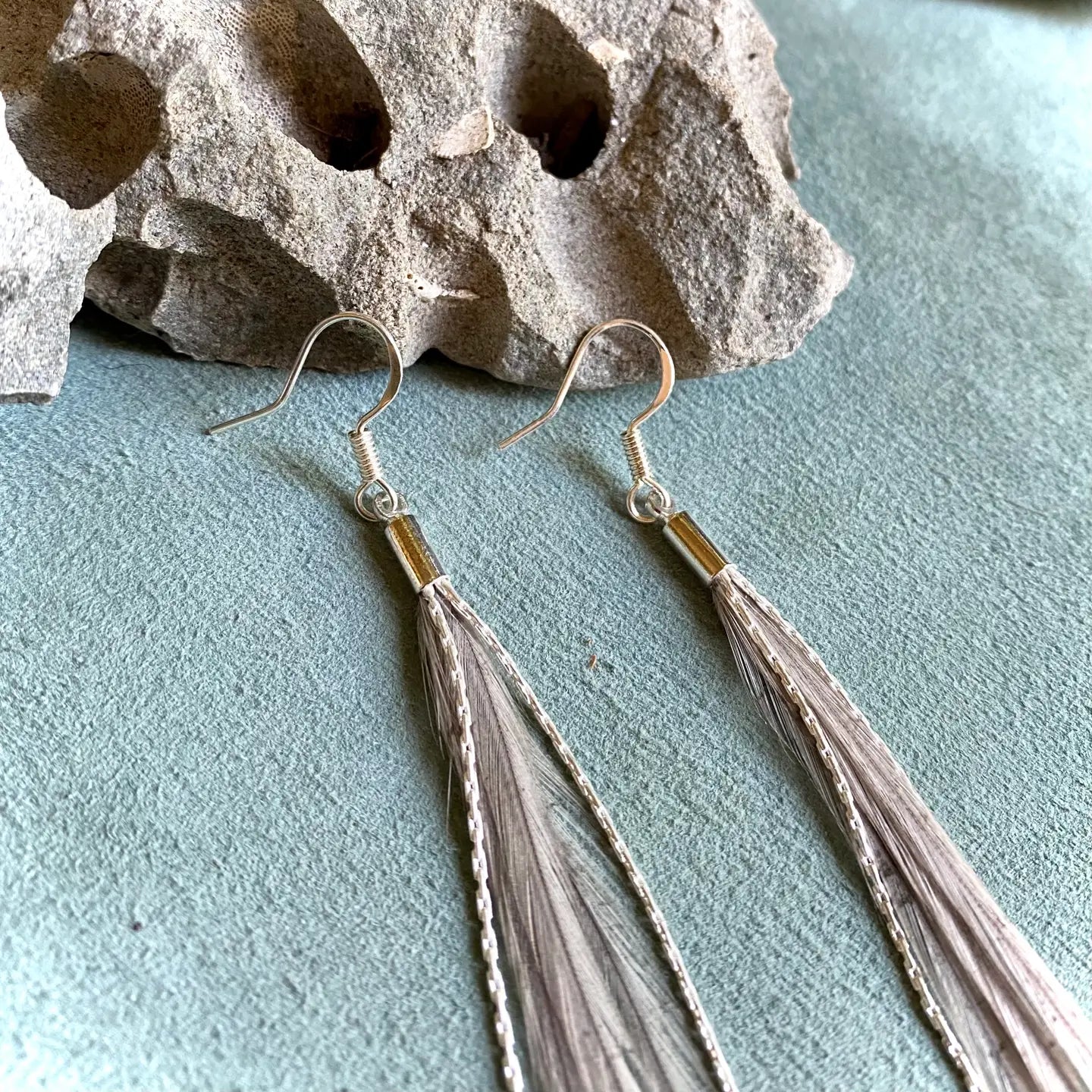 E1161L Mini Feather Gray Silver Earrings