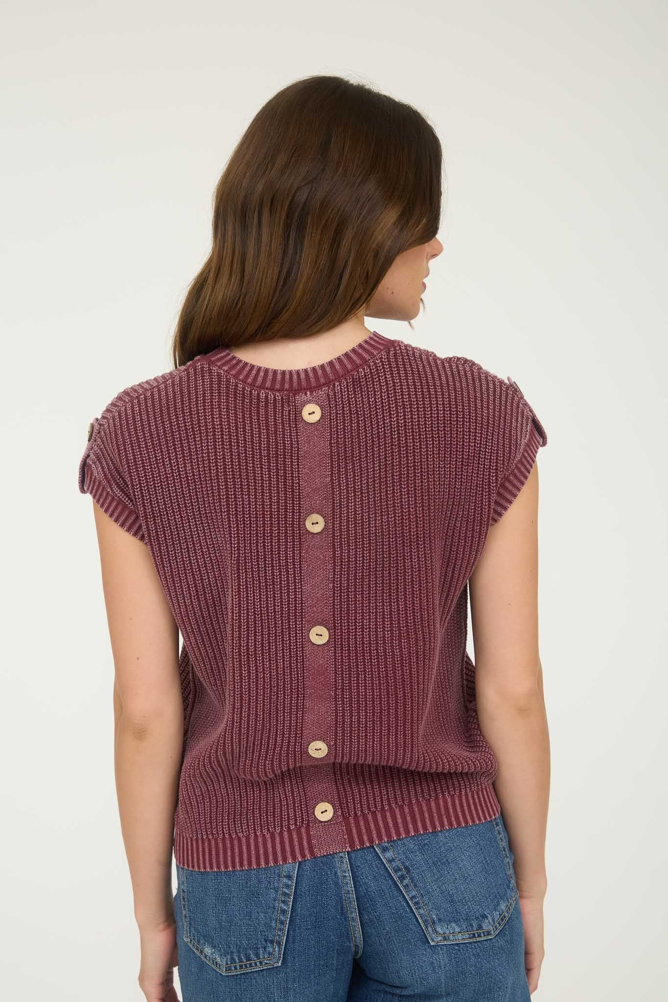 Button back sleeveless sweater