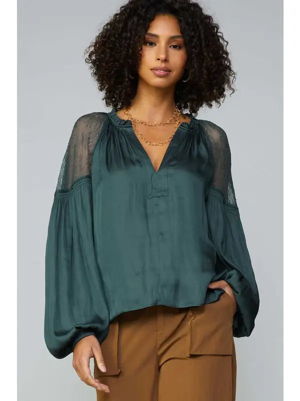 2230383 Shoulder Lace Contrast Blouse