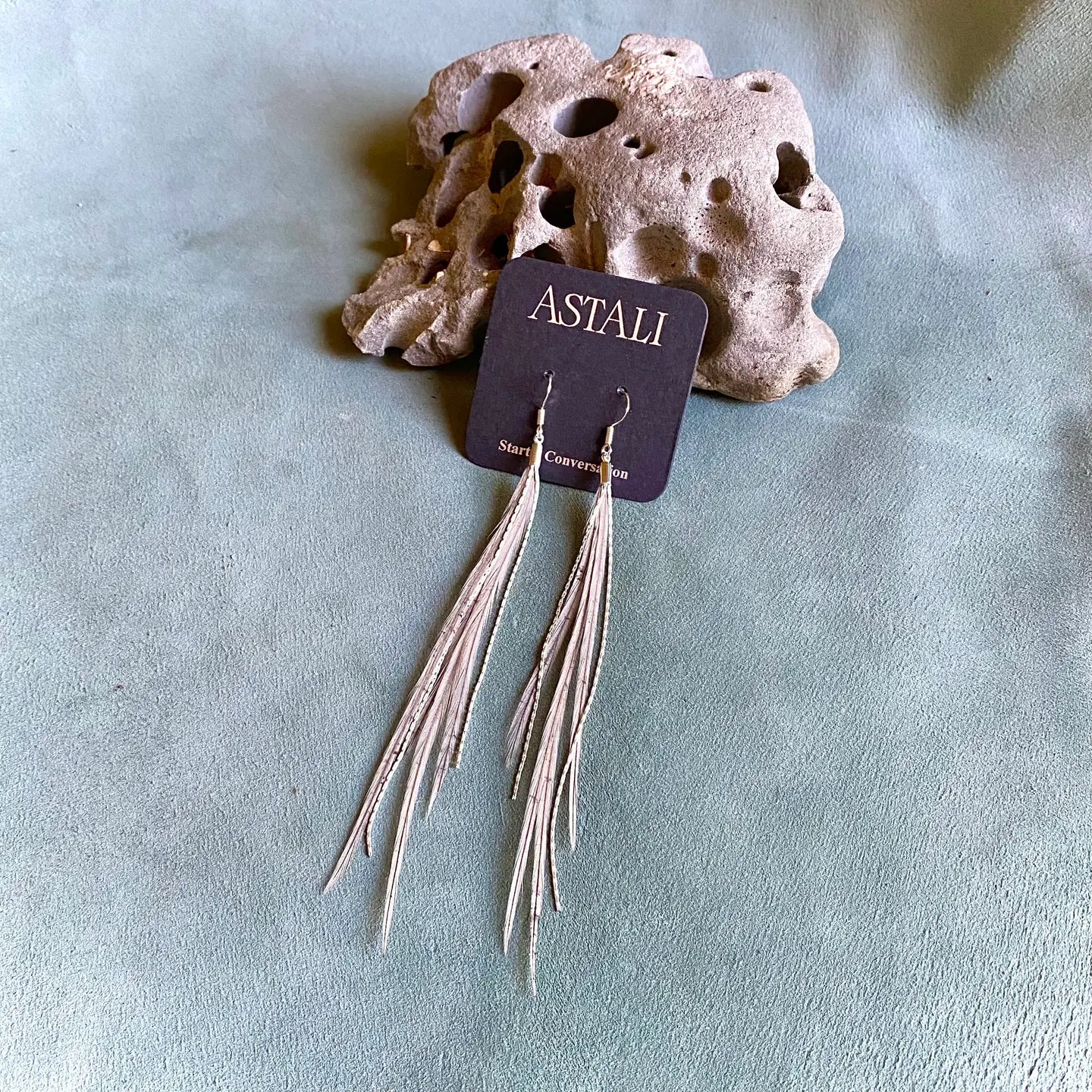 E1161L Mini Feather Gray Silver Earrings
