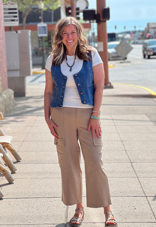 Hi-rise cargo crop tan