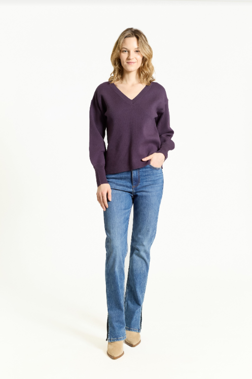 T0145-NV Vneck Balloon Slv Midnight Plum