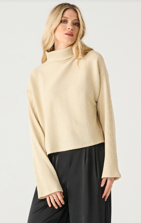 2424021 LS Turtleneck Shimmer Top Golden