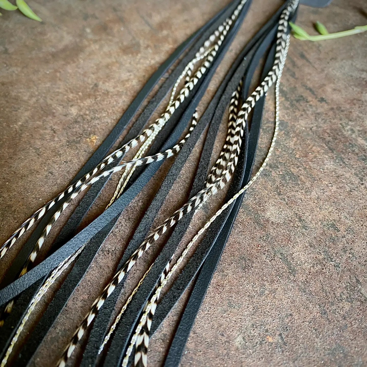 E1103L Leather & Feather Black/Grizzly