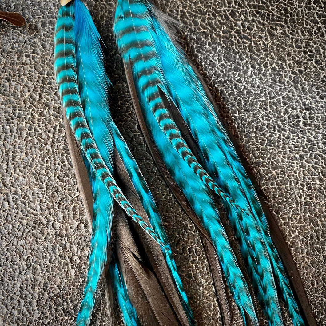 E1162L Long Feather Teal Blk Grizzly