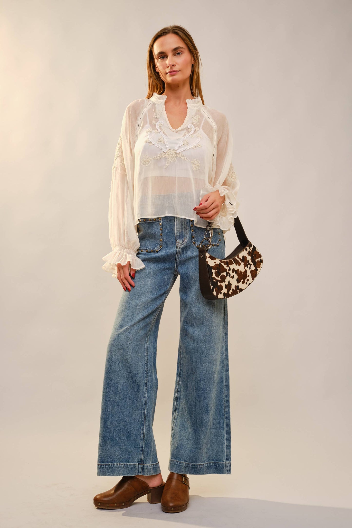 91797T Subtle Collar Embroidered Blouse
