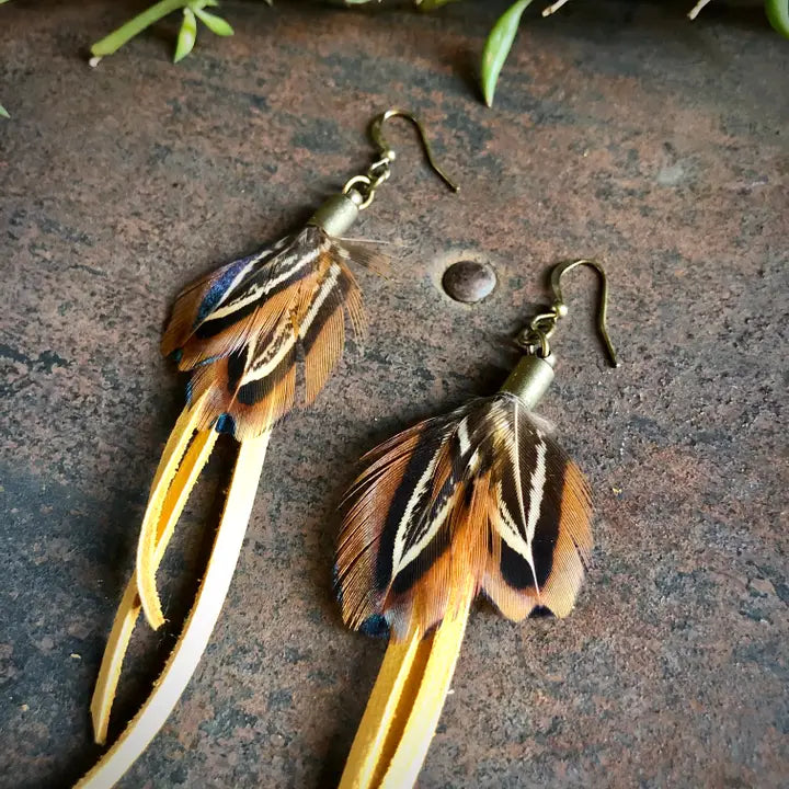 E1132B Feather Mini Earrings Gold Leather
