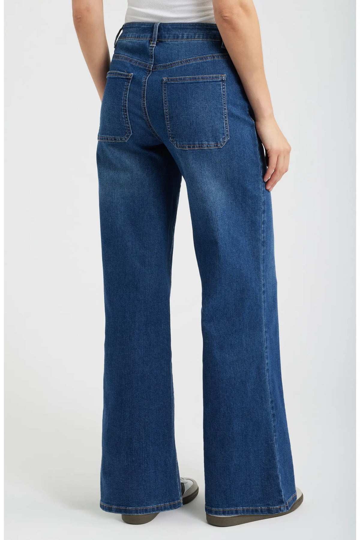 32" Patch Pocket Wide Leg Jean