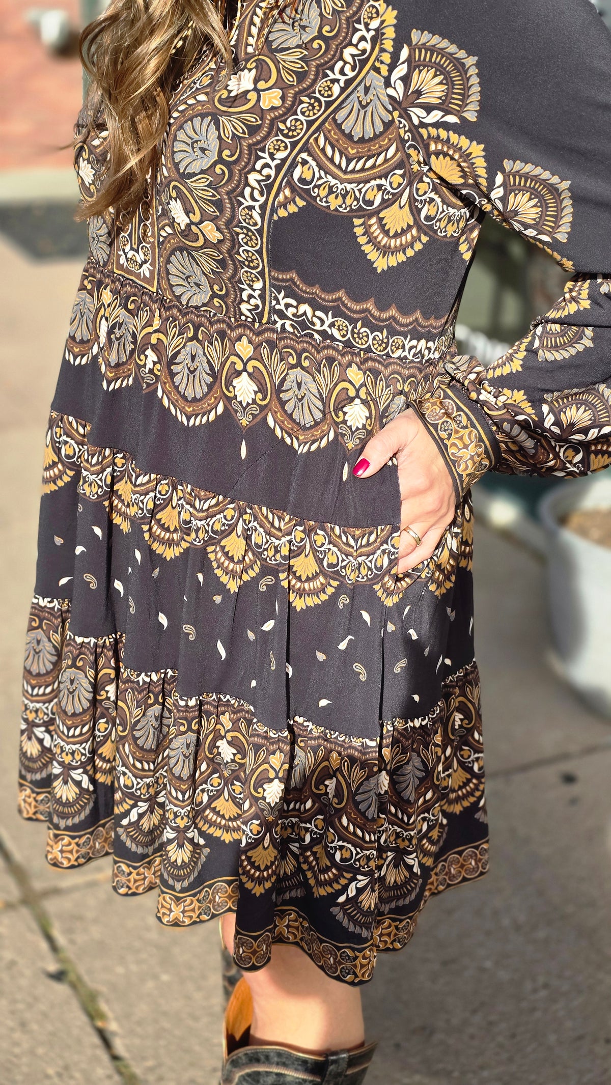68MO630A V-Neck Dress Black