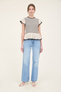 Flutter sleeve knit blouse
